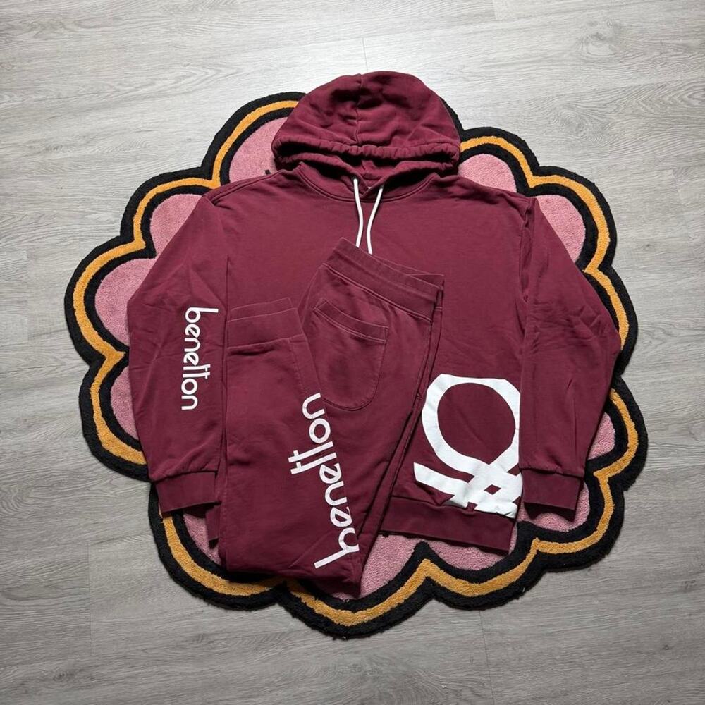 United Colors of Benetton Graphic Logo Sweatsuit Size Large Burgundy